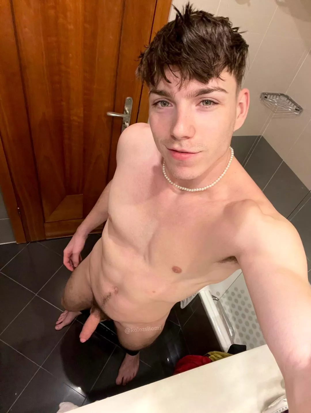 get on knees😛🍆 posted by OppositeWin3310