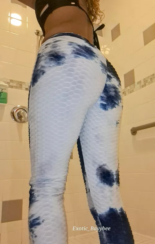 I don't do leg day I just love snowboarding by Exotic_Bayybee