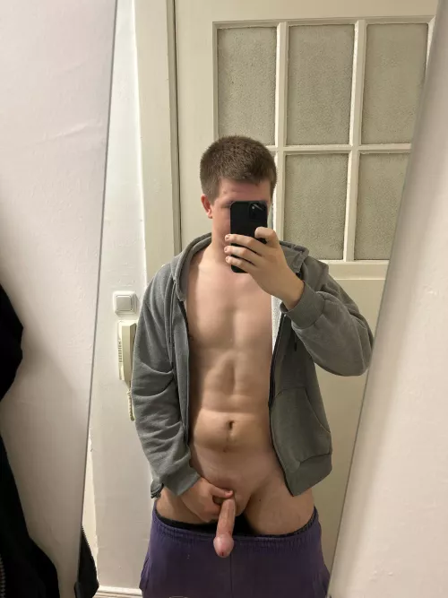 I had to hide this boner at the gym!  by HamburgCityHorny