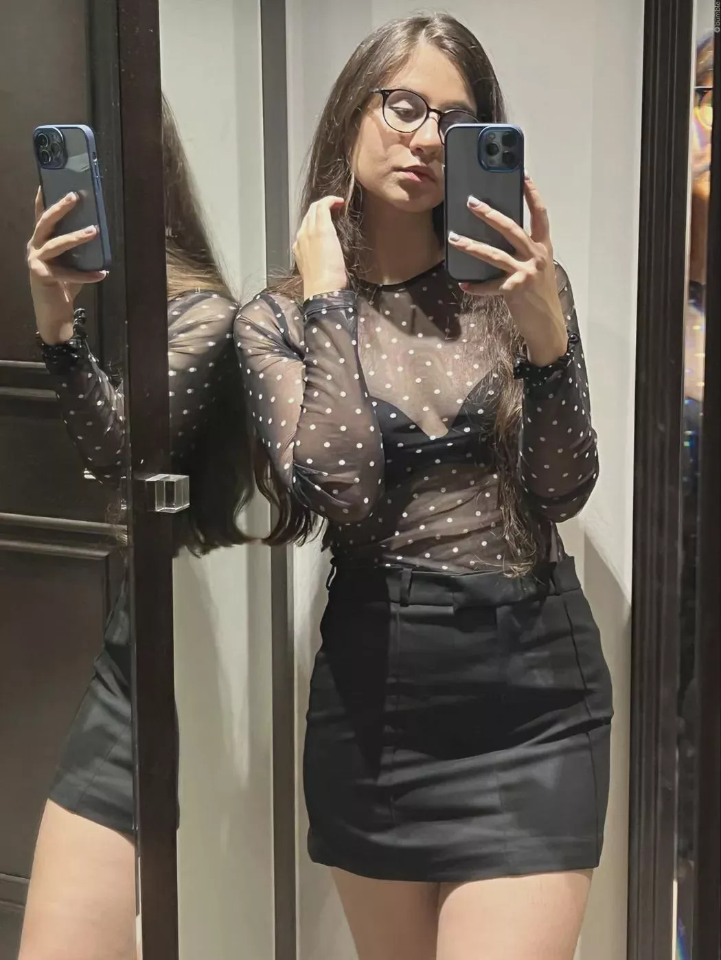 I think her shirt is thick enough posted by Front-Butt