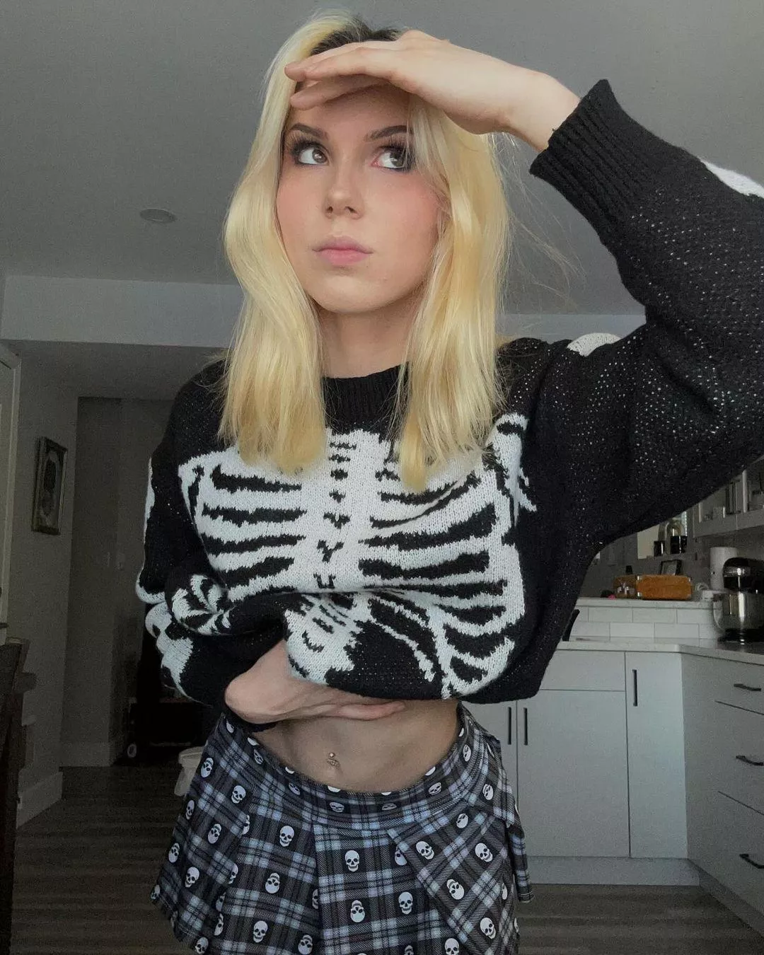 just turned 18 and I'm looking for someone with a huge cock to stretch my tight little pussy posted by FOTSX