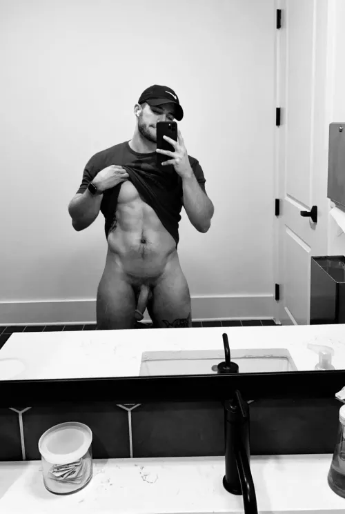 Just want a girl that’ll send me daily nudes 🫡 by kyleberner02042