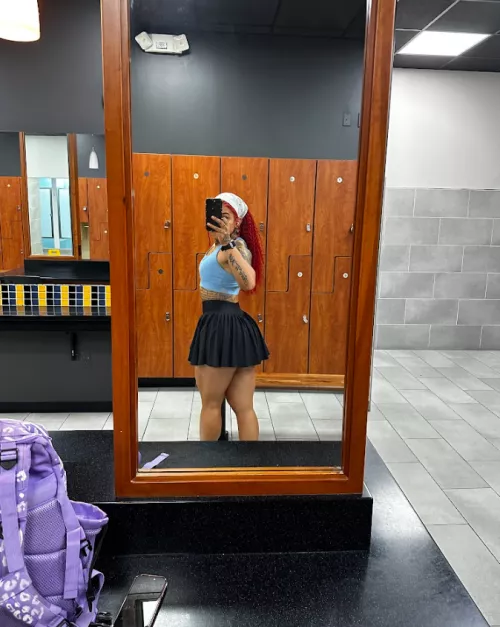 Keeping it feminine under a physique of a masculine by Alexia_Richard