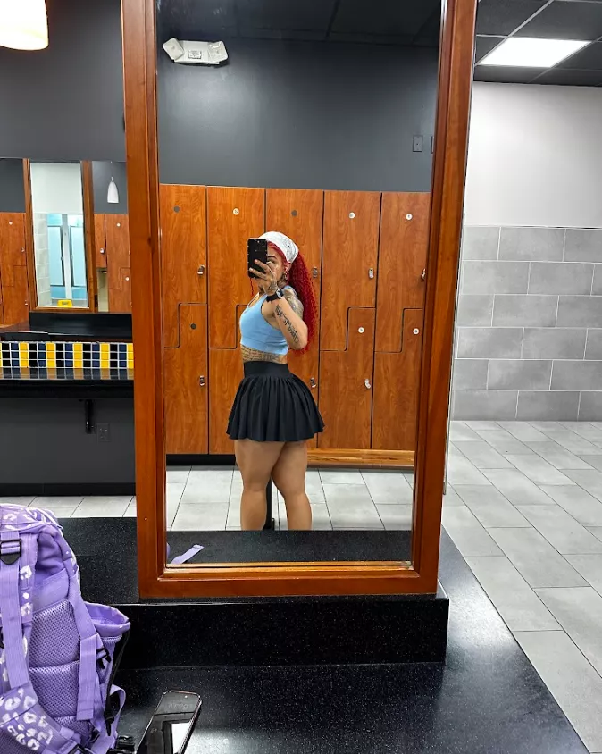 Keeping it feminine under a physique of a masculine posted by Alexia_Richard