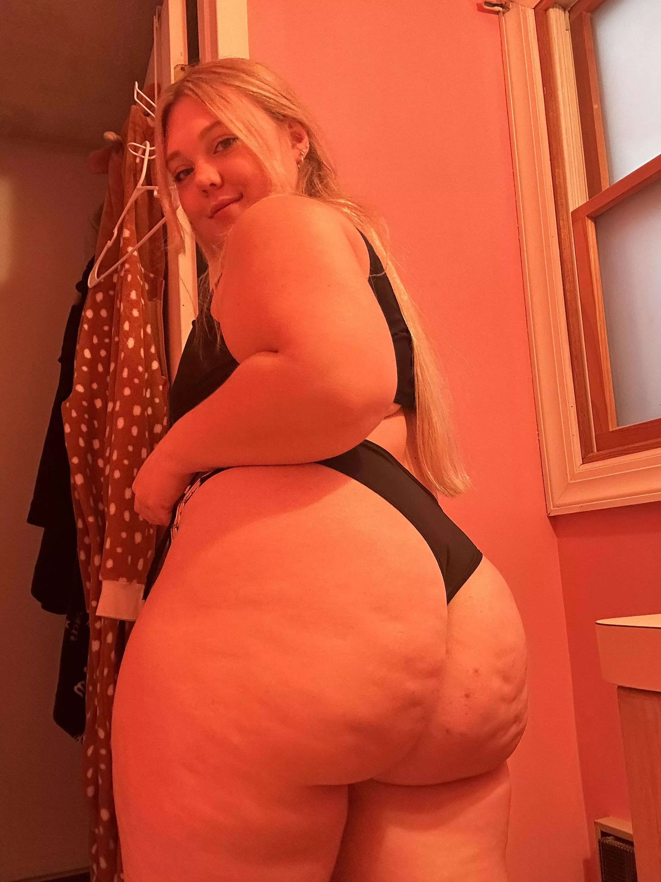 @Lxves._  follow me ;) posted by lxves_