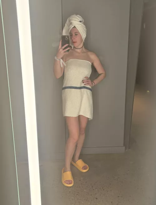 Mirror selfie by sirenskiss3