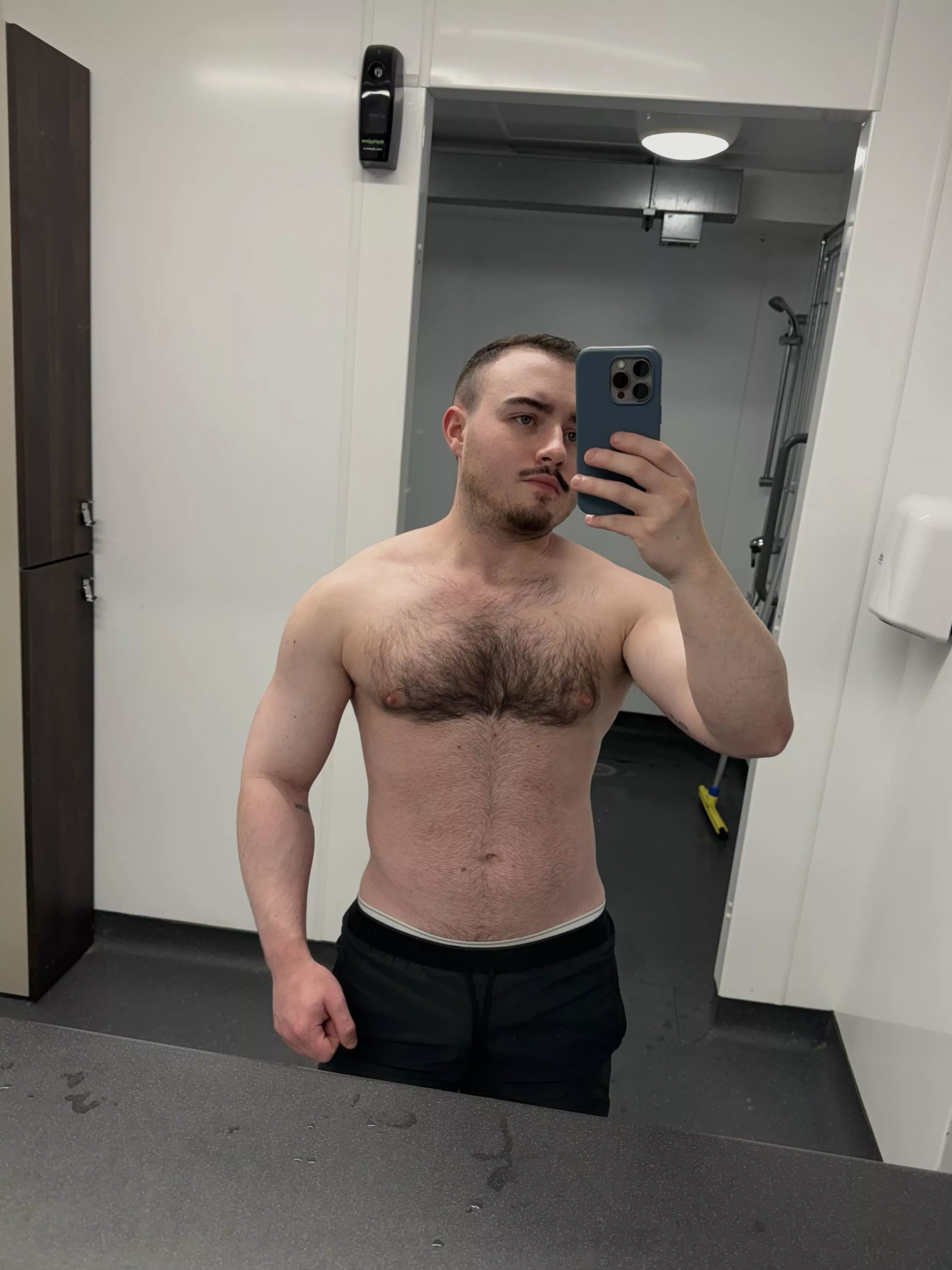 Next time I’ll be naked again. Just wanted to show this gym selfie. 🏋️‍♂️ posted by acuraintegral