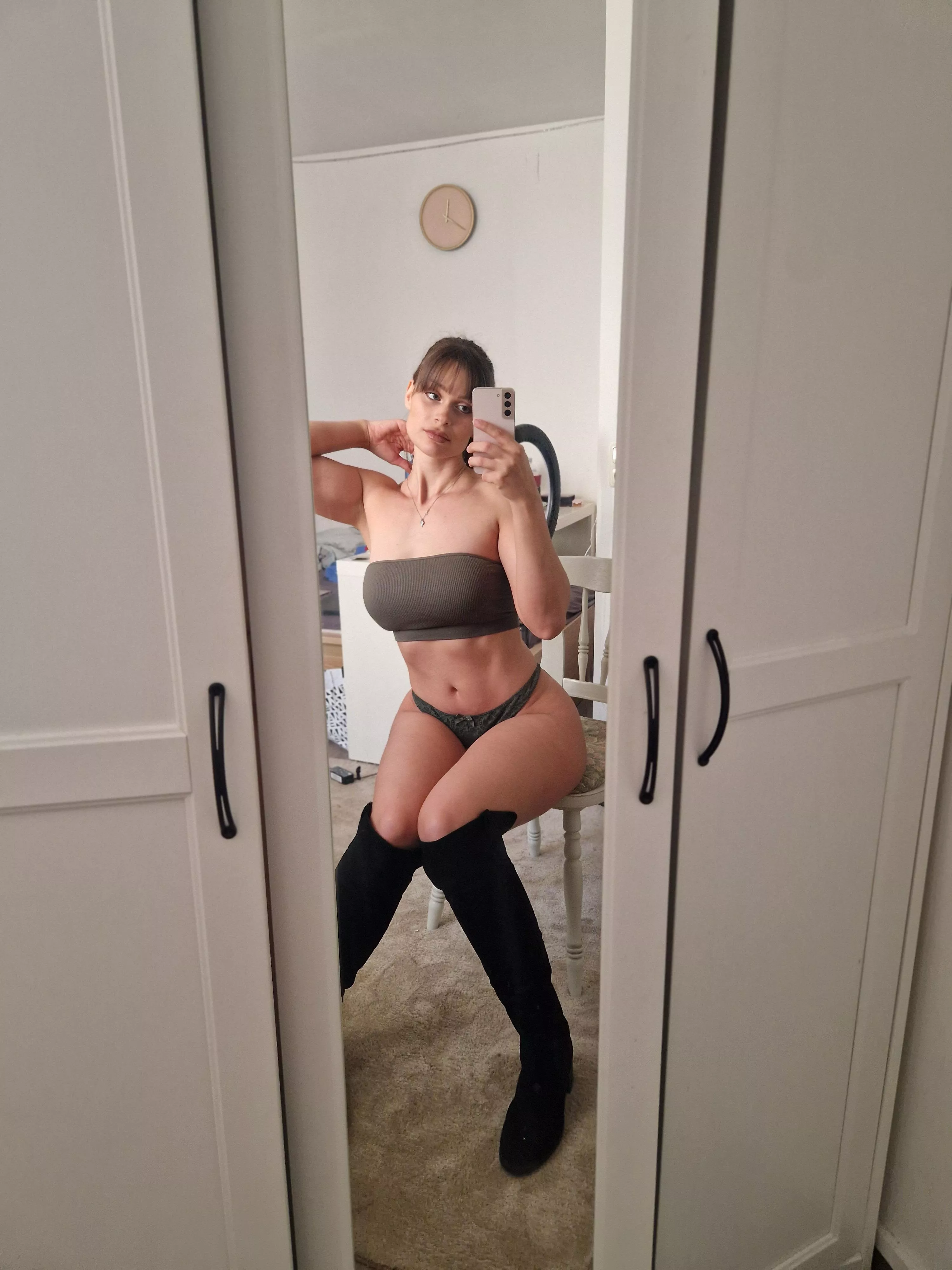 Only one piece of clothes must remain posted by lanbotdevminer