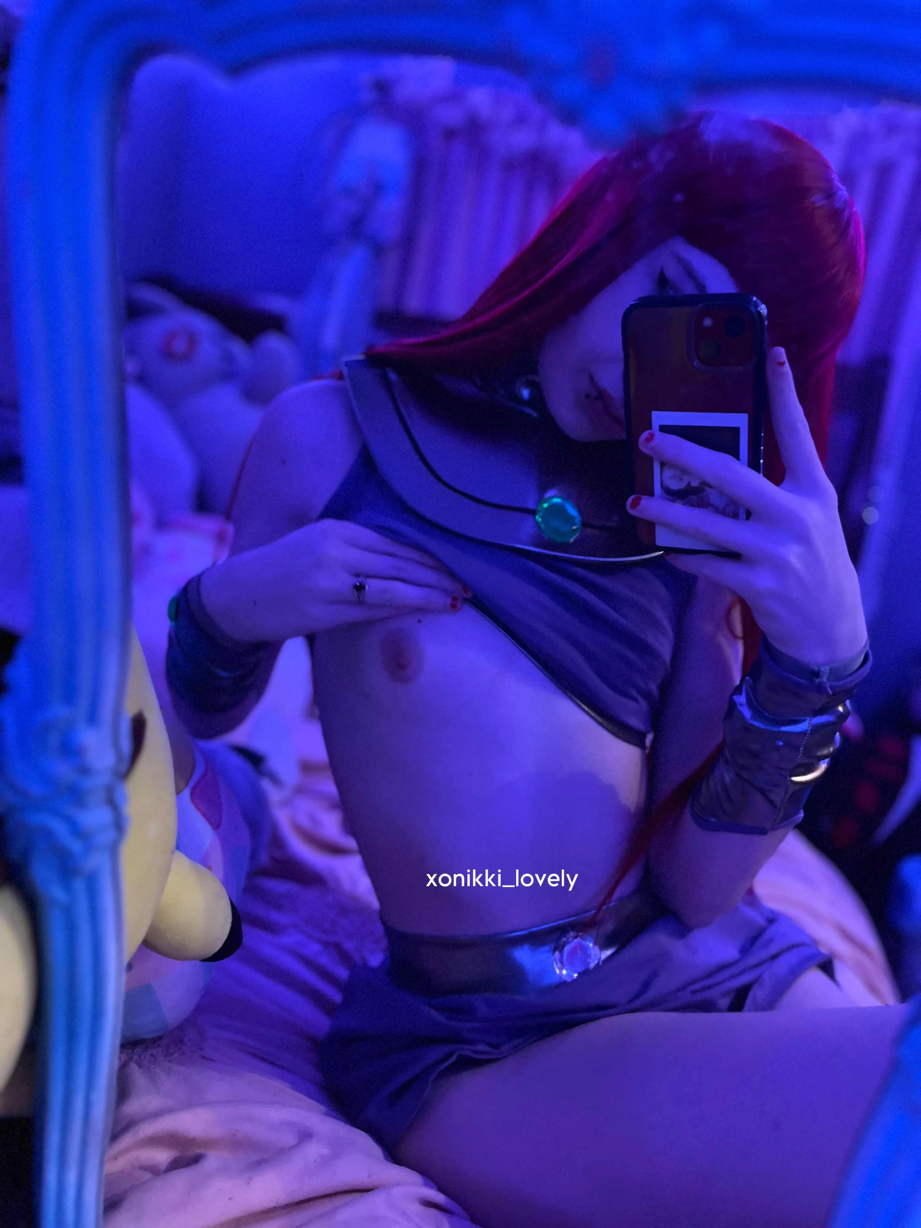 peekaboo 🫣 posted by angelxnikki