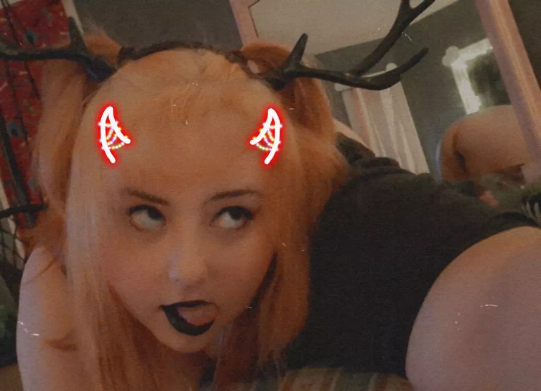 peep my mirror :3 posted by popcakey