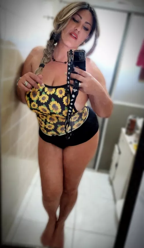 Seems these yellow flowers need to be watered by MeninaVeneno75