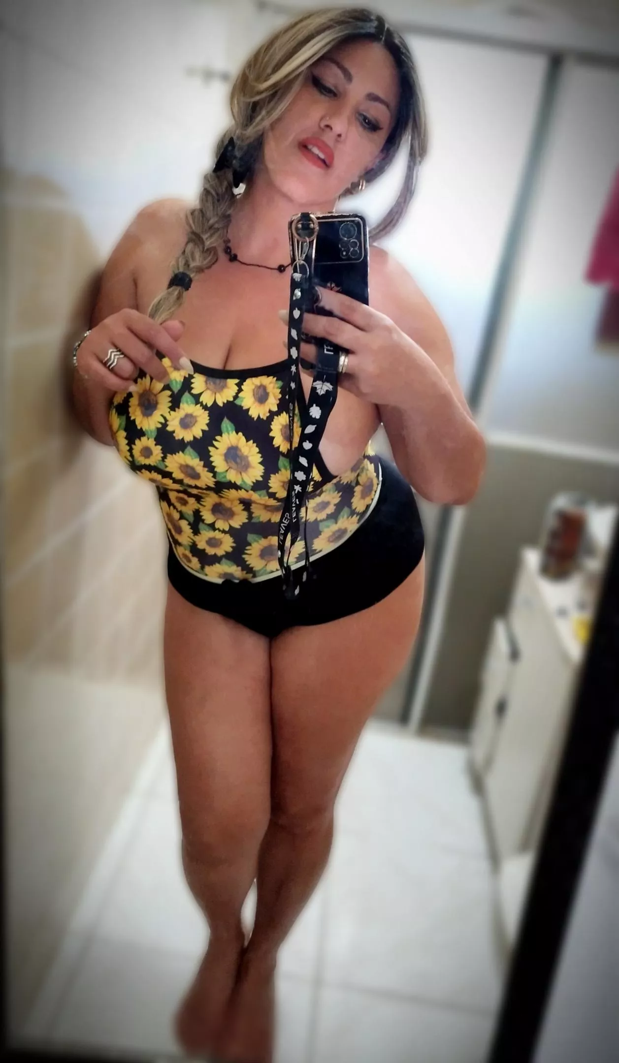 Seems these yellow flowers need to be watered posted by MeninaVeneno75