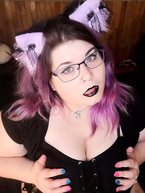 Sexy kitty looking for owner by cinanom_bunz