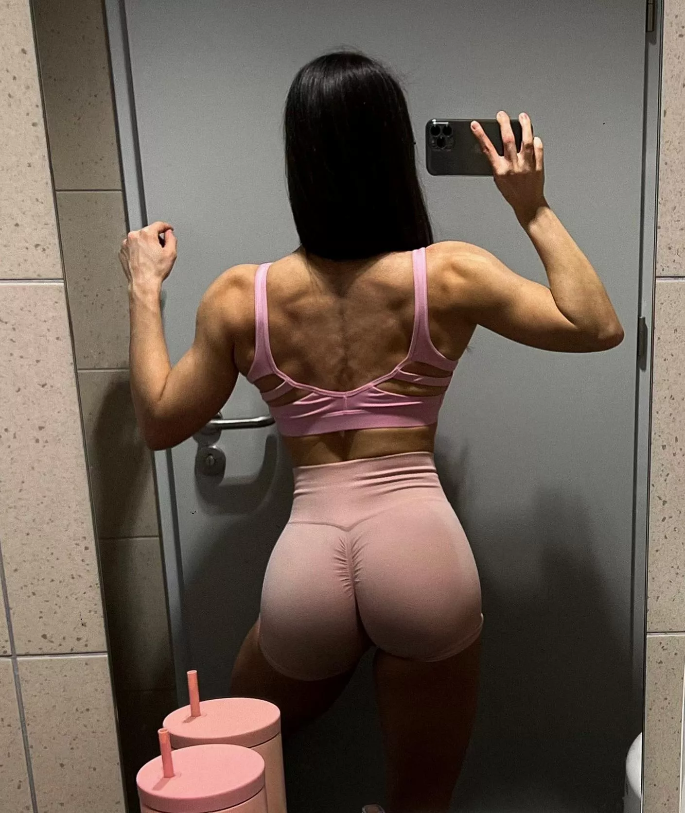 shredded back posted by linasphysique_