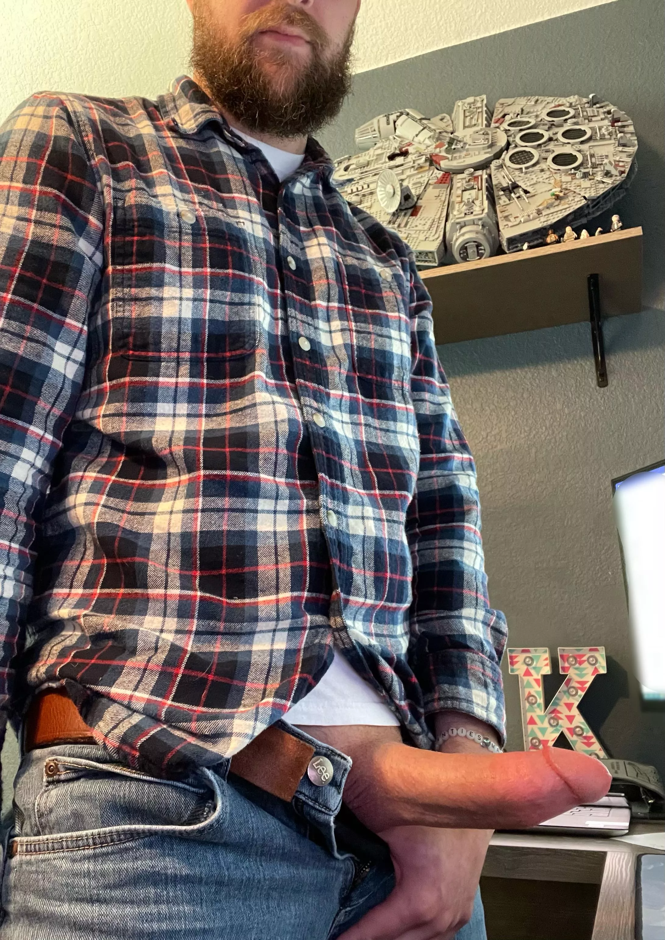 Still flannel season… posted by Quirky-Account214