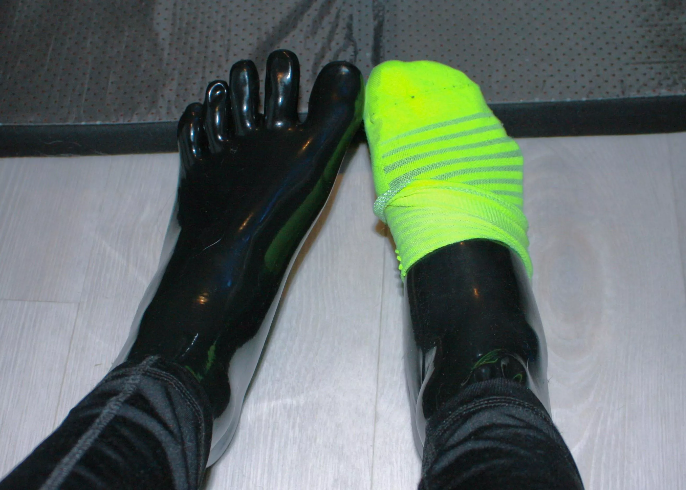 Taking the cover off 🥵 posted by Long-Seaworthiness38