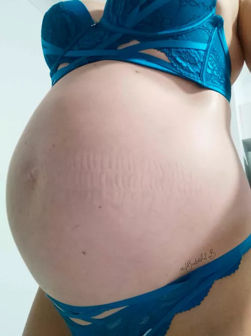 When twins in the second trimester makes it look like you're about to pop. (19wks pregnant) by Bubbl3_B