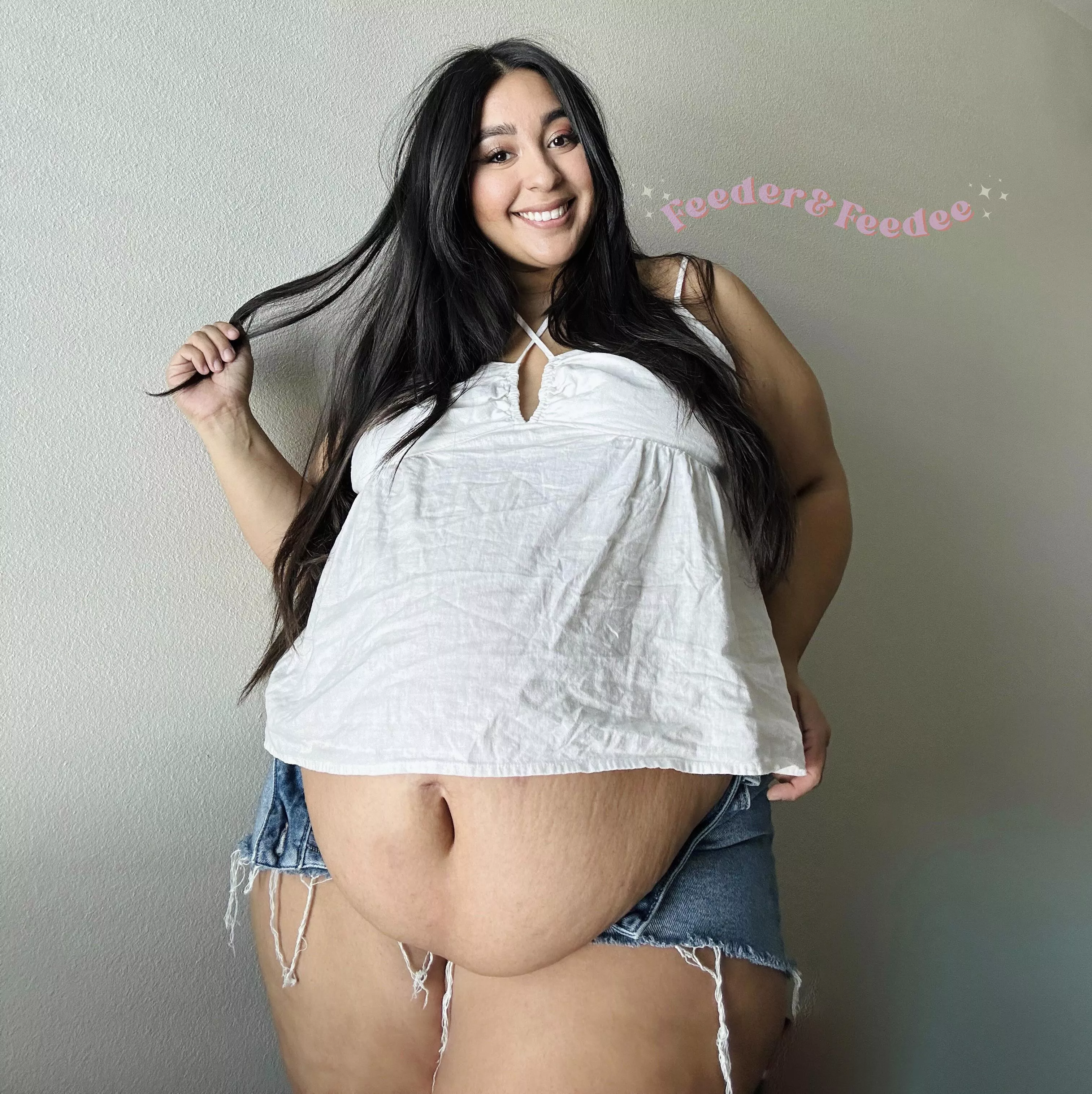 Would you take me on a date if u dressed like this with my belly out? posted by Juicextea