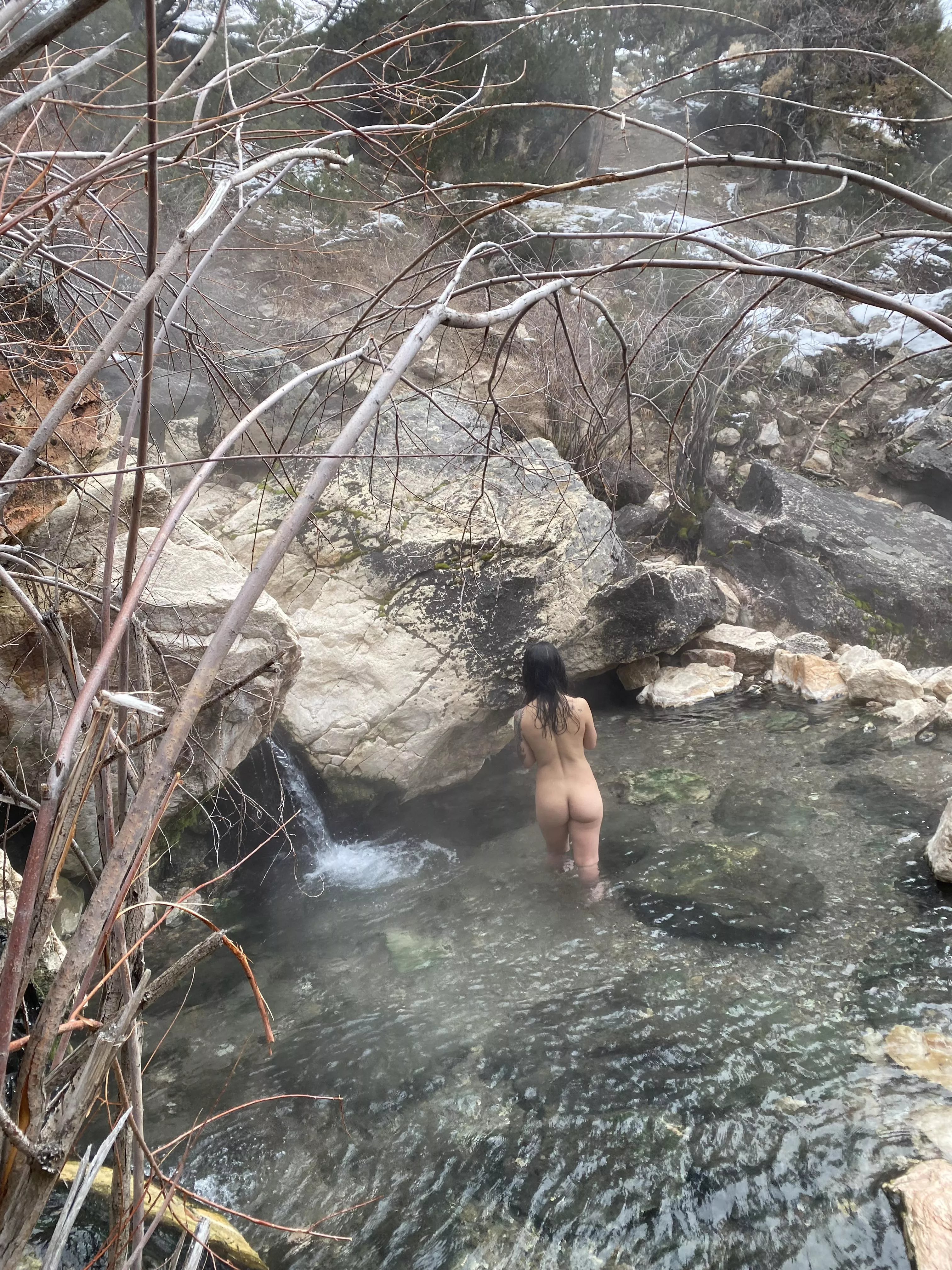 Wouldn’t you love to happen upon this scene? I enjoy the thrill of chance encounters.  posted by stormwarning88