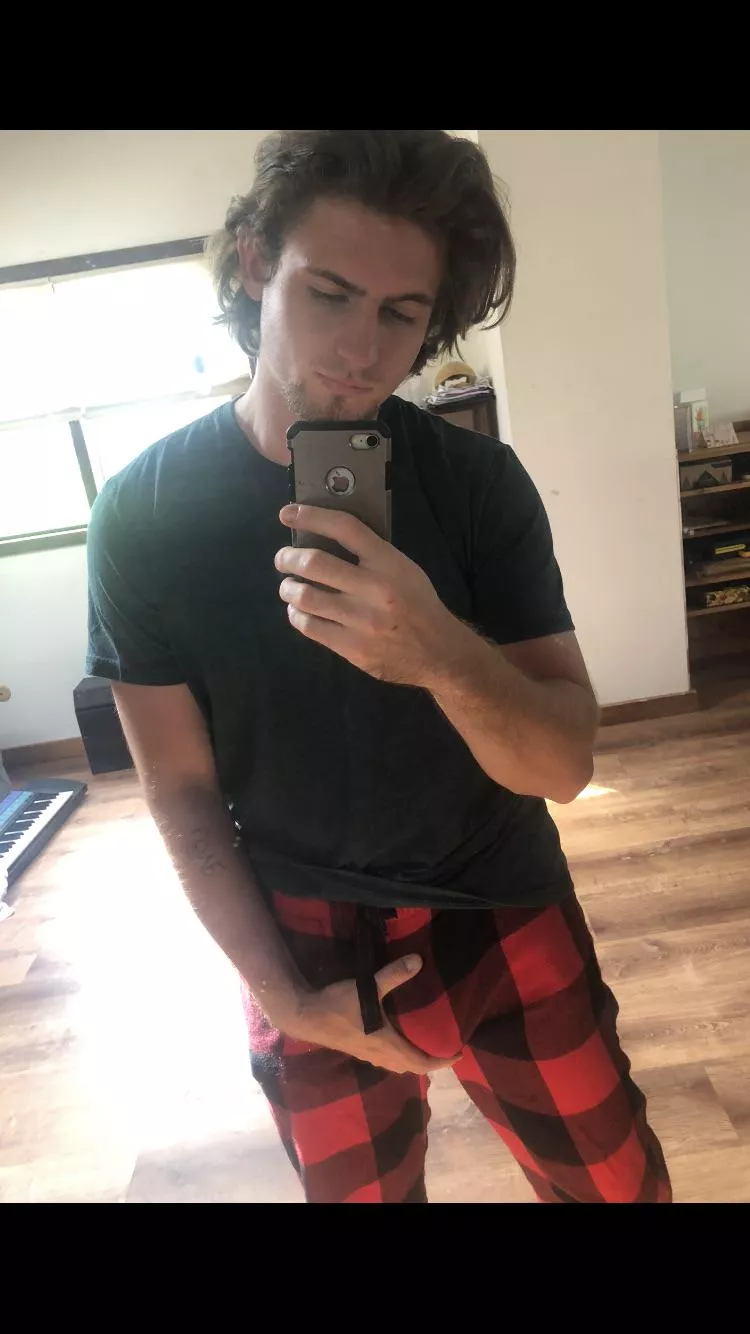 22 y/o ;) DM me posted by dooingschrumpf