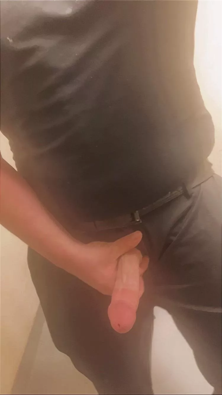 25 and iv never experienced head before 😅 wonder how many of you would change that 🫣 posted by Weak_Preparation_899