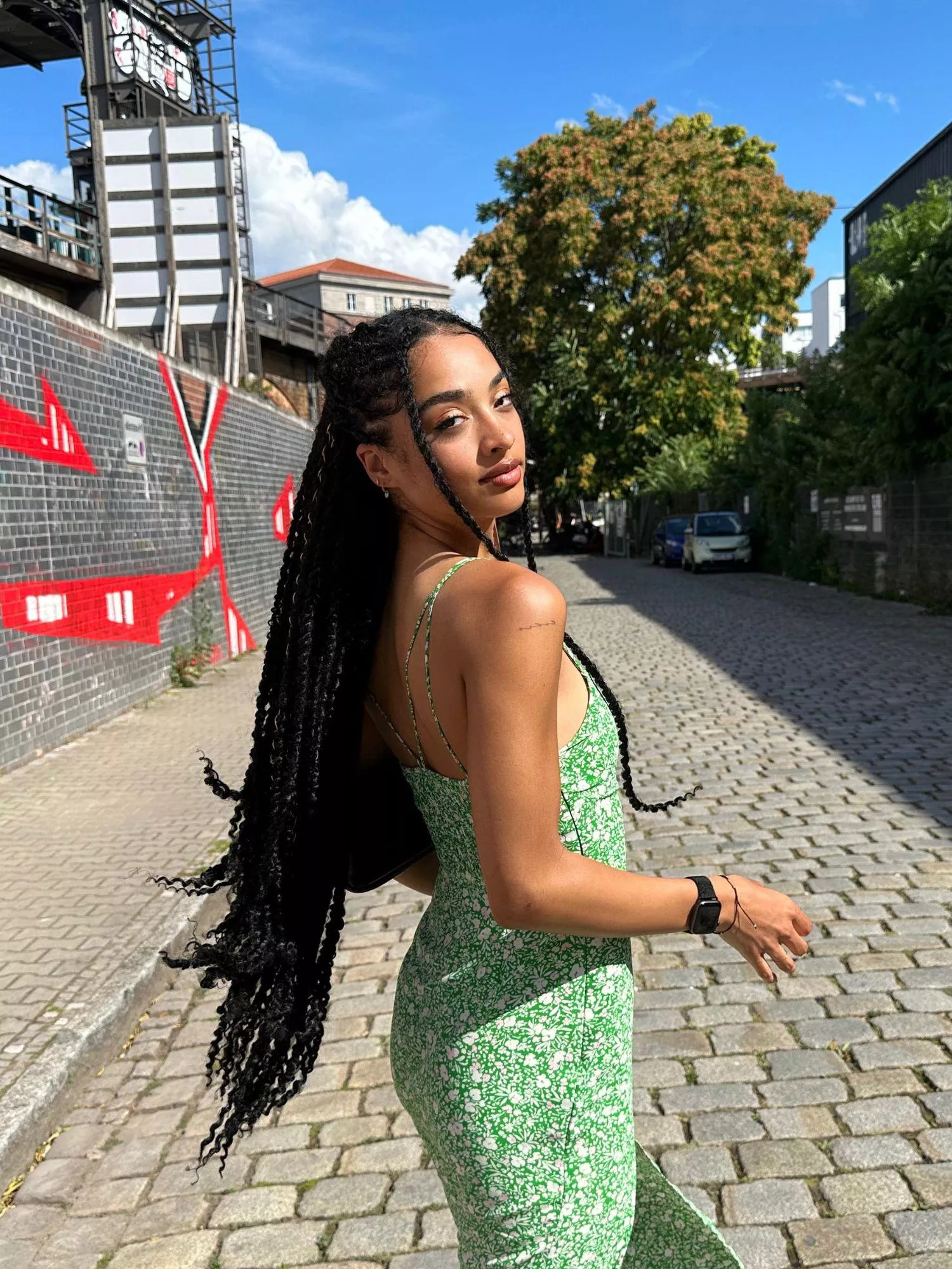 Am I the type of classy girl who ticks your box? posted by Aubreyheartsss