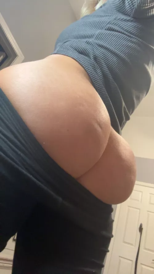 And that’s only the top half poppin out!  by Therok-789