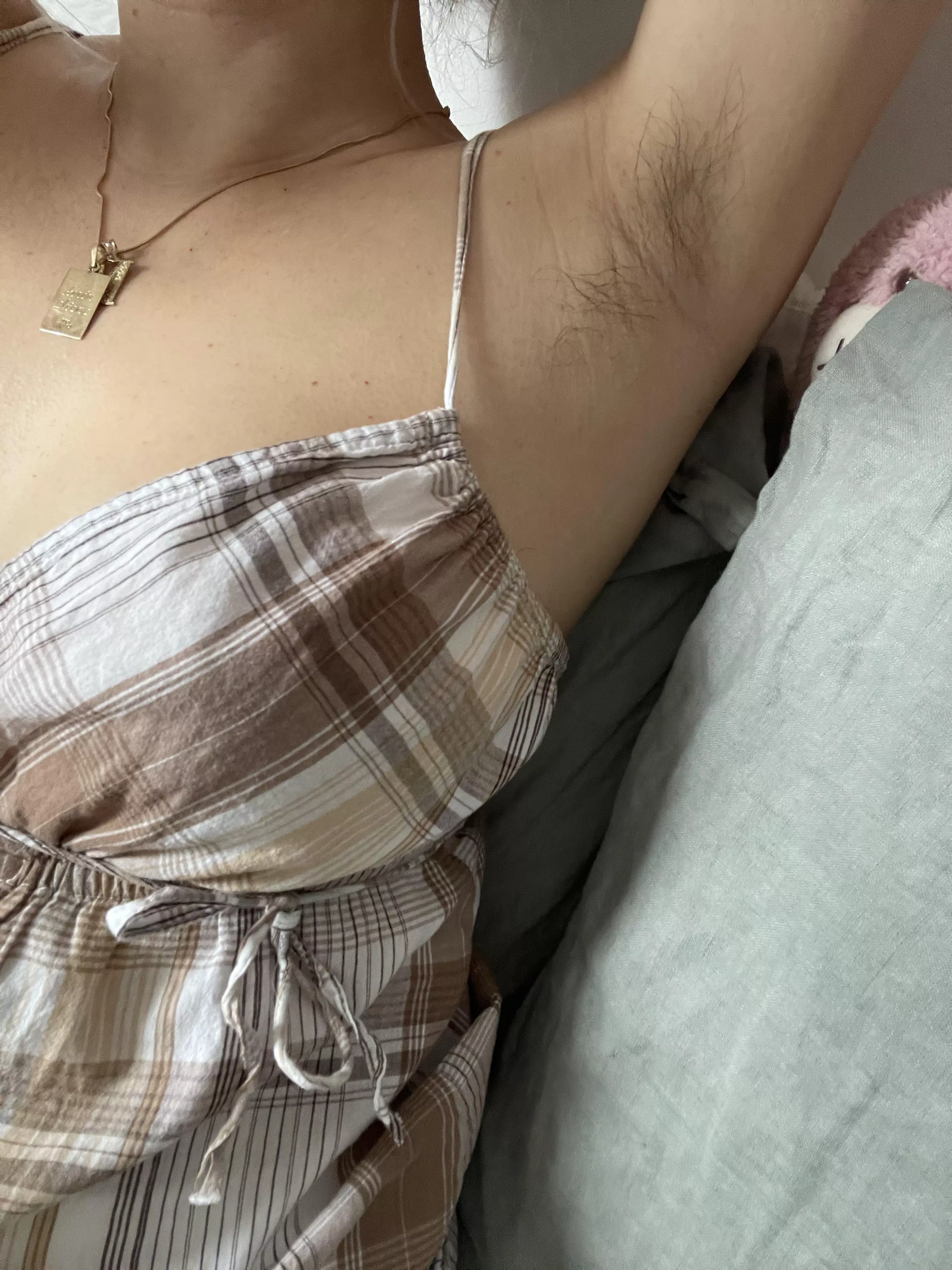 Braless but not hairless 🥰 posted by medusa_moi