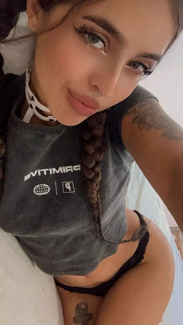 Come eat me out while my parents are in the other room.. Let me cum in your mouth, I promise I won't moan loud.. posted by ijw5621