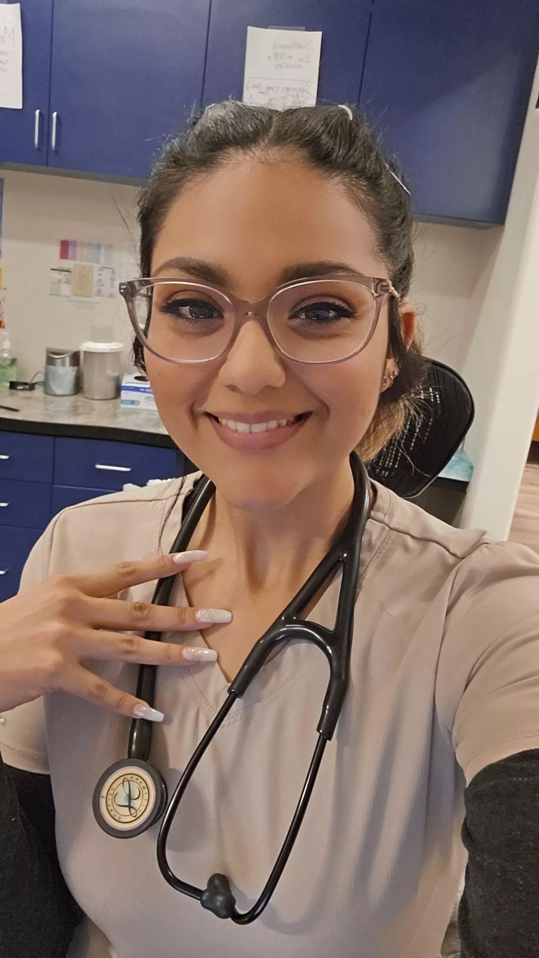 Cum on my pretty face  posted by xxx_txmami95_xxx