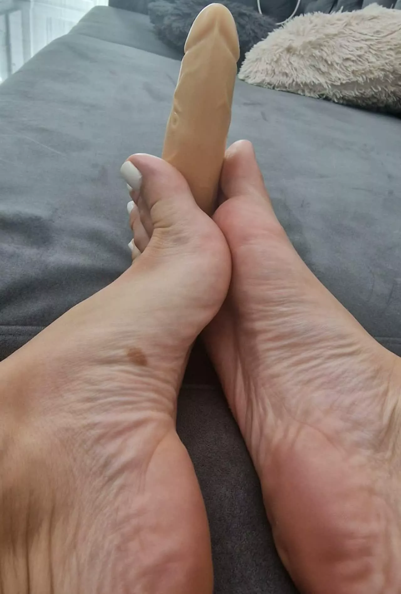 Enjoy the view during your footjob posted by hot_reason_x