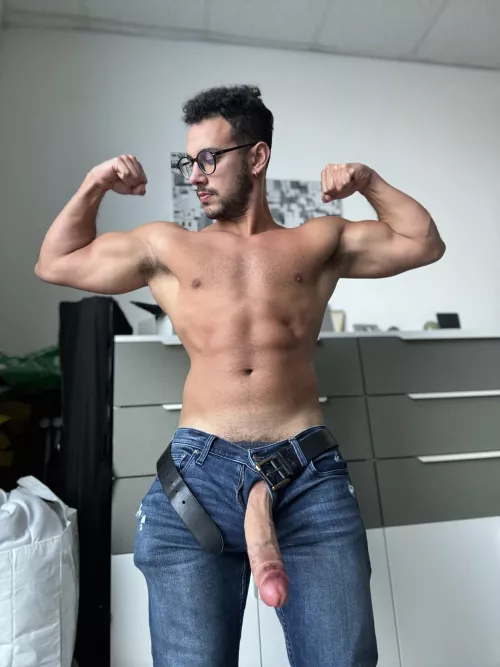 F*CK IT sending dick pics from my gallery to everyone who says hi by Own-City-1936