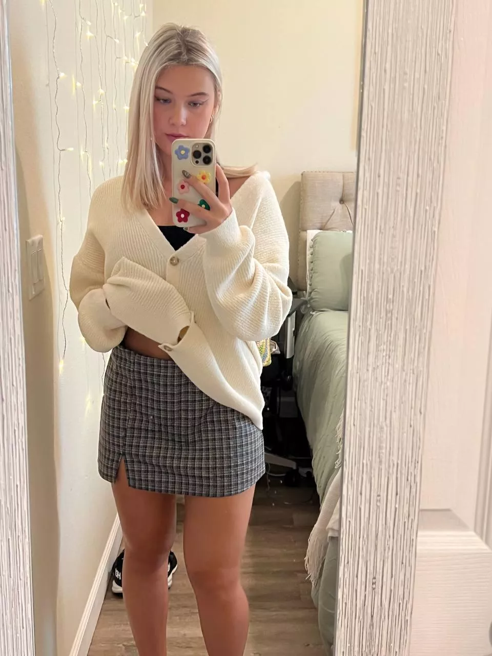 Help a small girl with the hard to reach places posted by sidmin