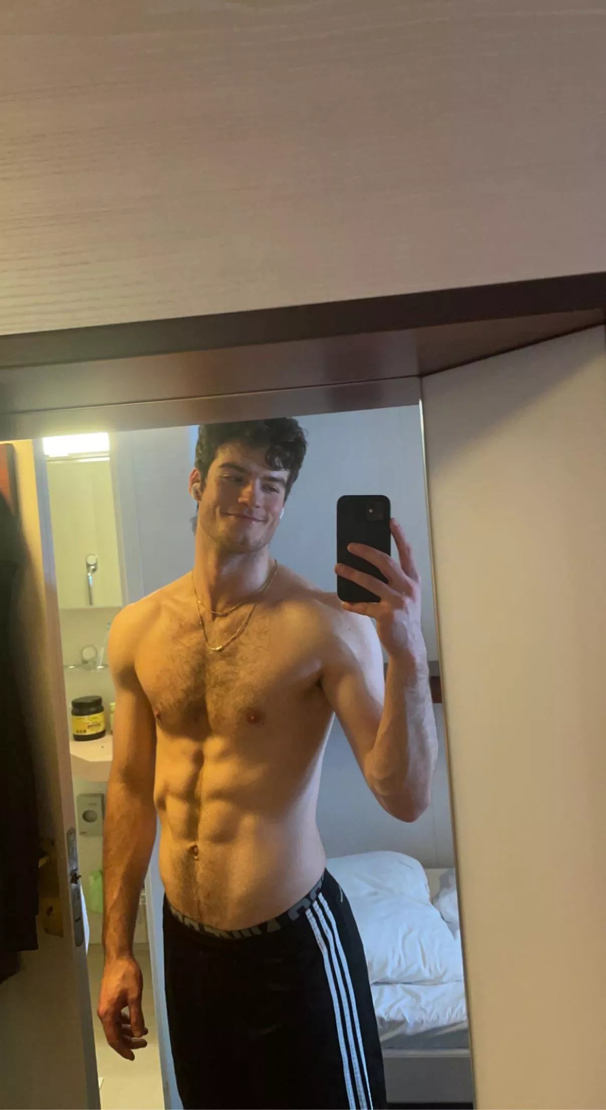 Help me clean up after gym?[24] posted by Nicolaj_w