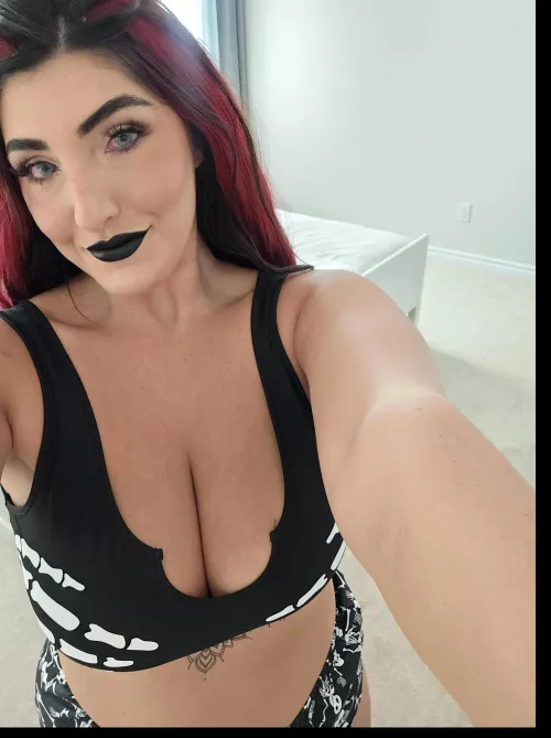 How would you convinced me in giving you a titty flash by IcedMagma500