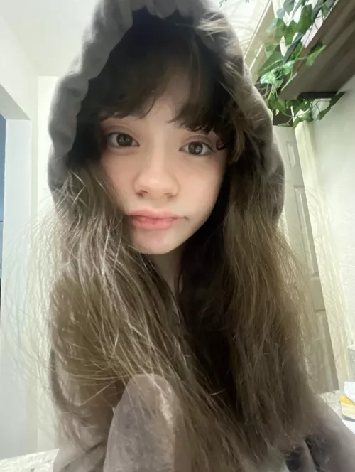 I just download Reddit when I feel cute😭 by houkae