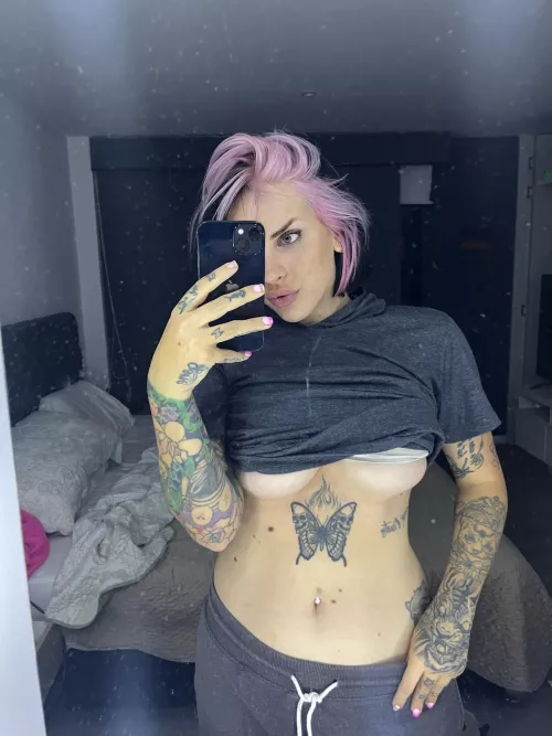 I like to think that you die to touch this Italian body by ottaviia