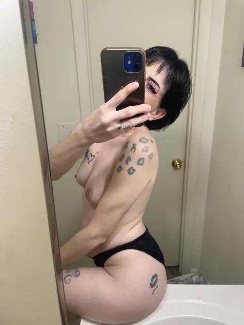 I really wish I could shave my head today I bet I’d look hot by TinyHornsBigbooty