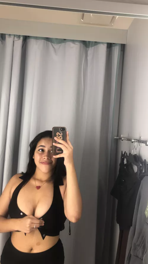 I wanna be fucked in fitting room one day by bellsLeighhh