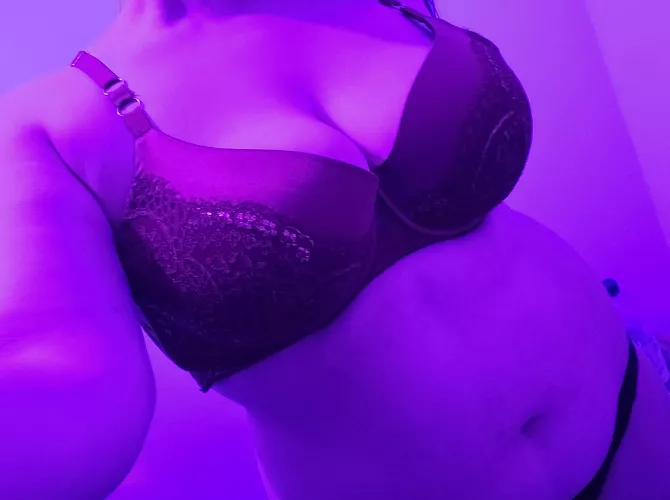 Let's have a chill and relaxed convo 🤗 [OC] dms are welcome! by gTHgrll99