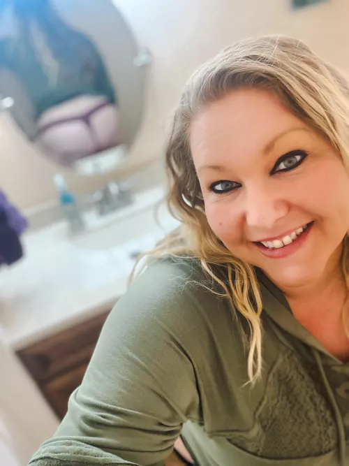 Love me a good bathroom selfie by AuroraKinsleigh