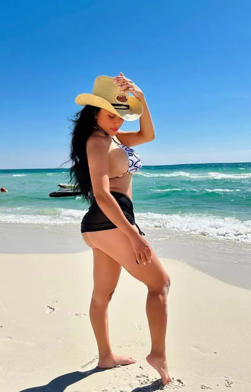 MILF in a bikini  posted by scoopthepoop182