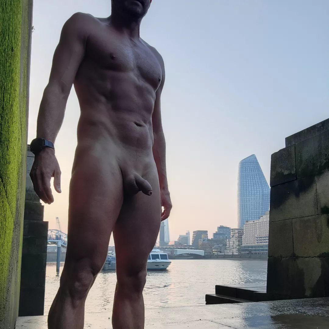 Naked landmarks series: London first posted by publicnakedrun