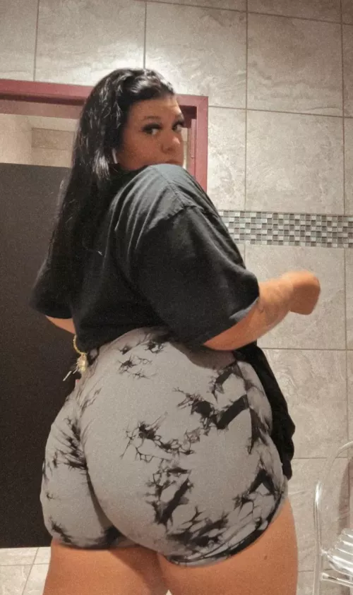 never trust a big butt by Brilliant_Etiquette