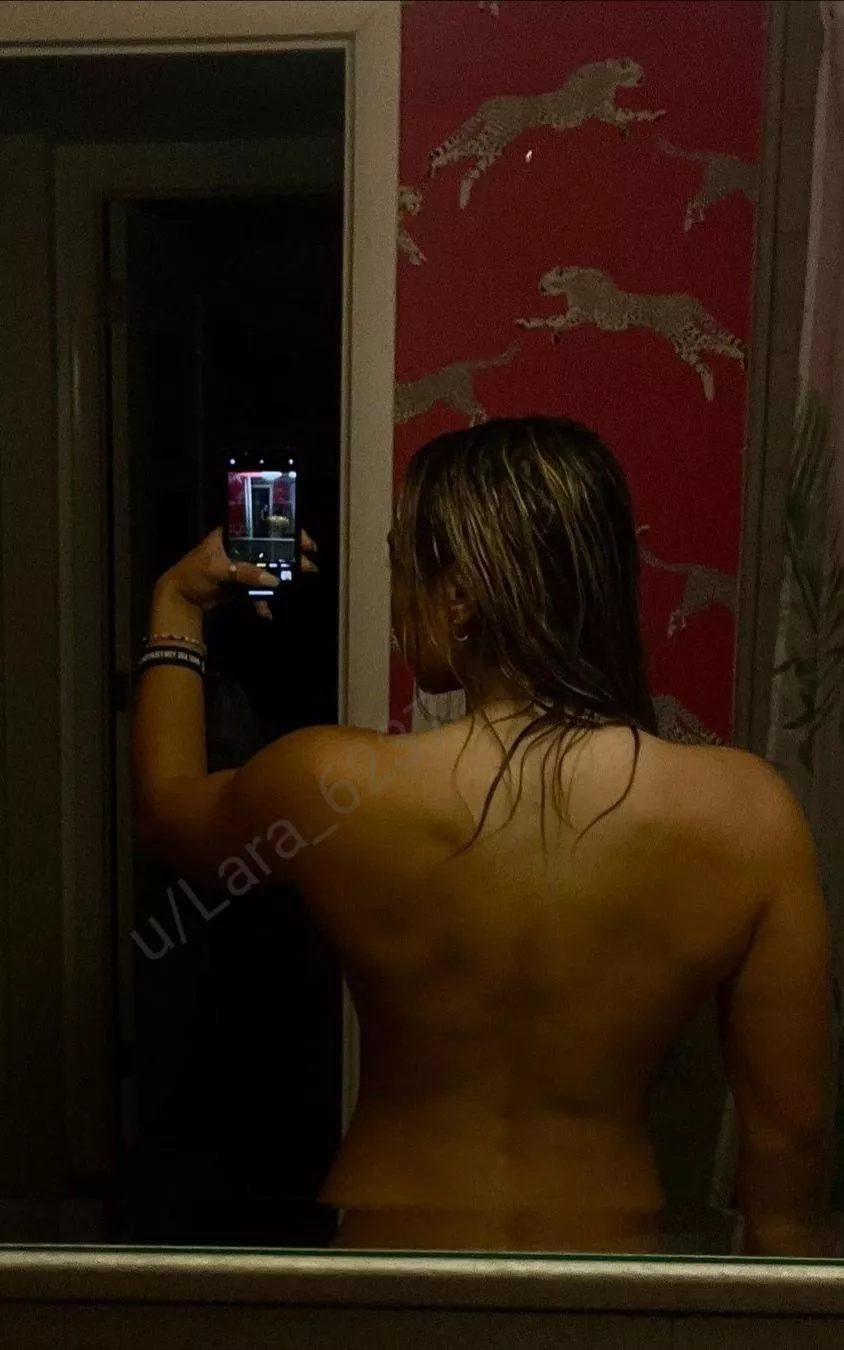 Post workout mirror pic [F] posted by Lara_6237