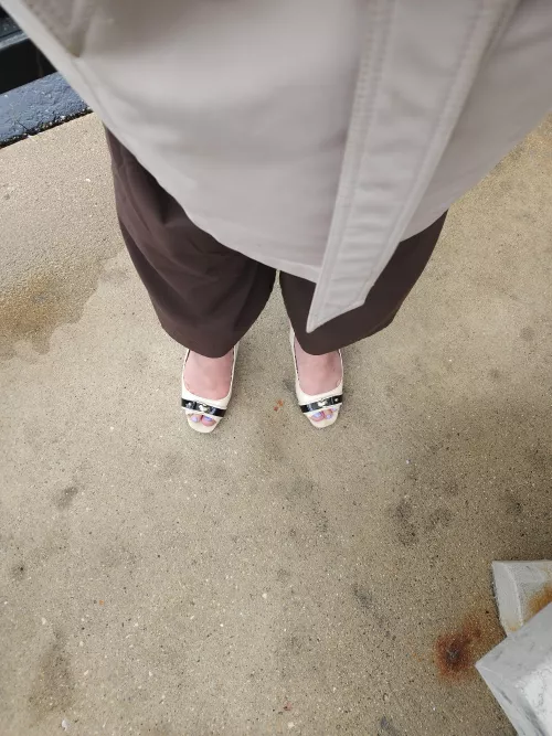 Rainy days but toes still out 😏 OC by tinychubbytoes86