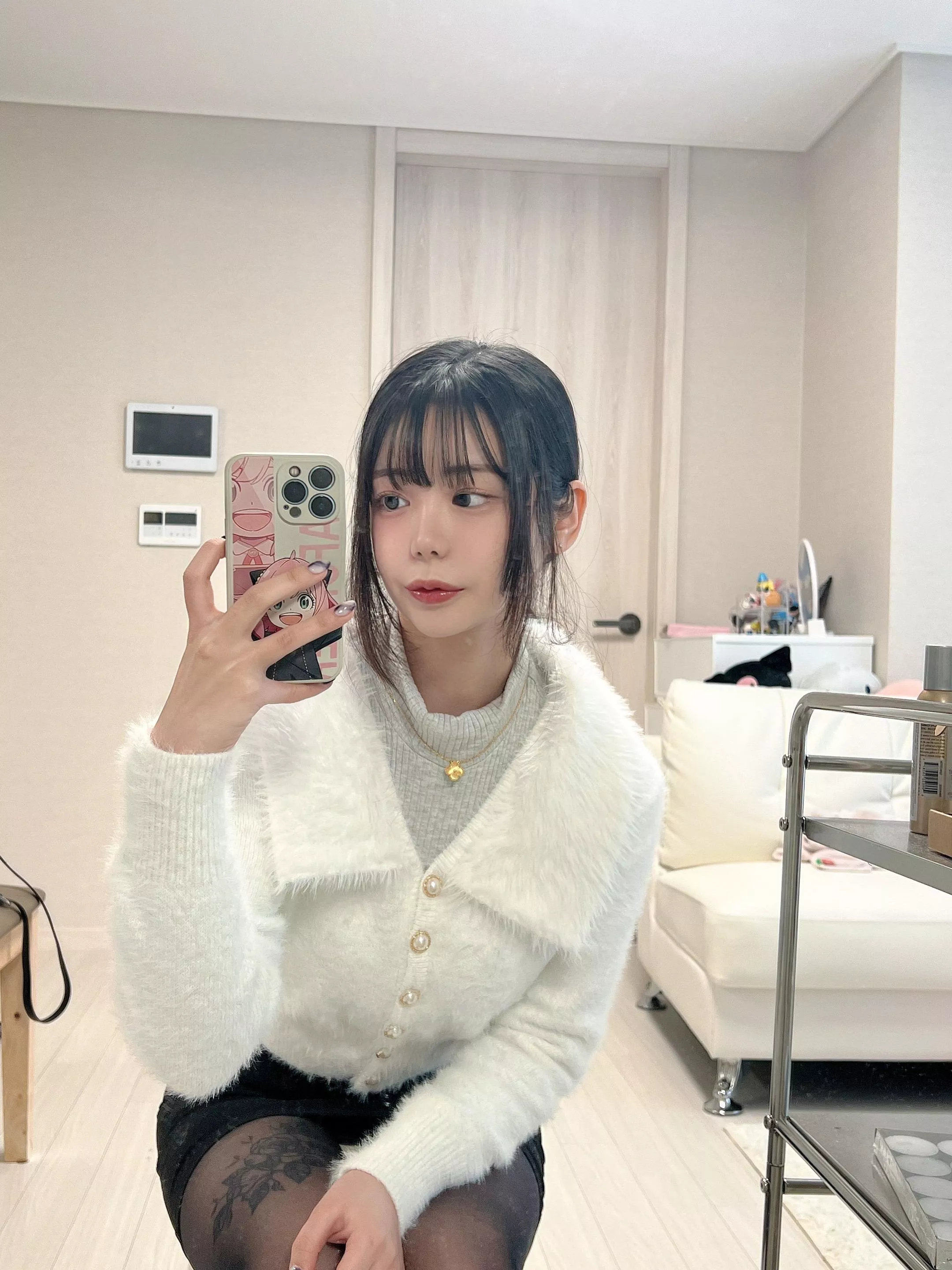 really love a tight skirt with black pantyhose posted by Minimum-Fisherman142