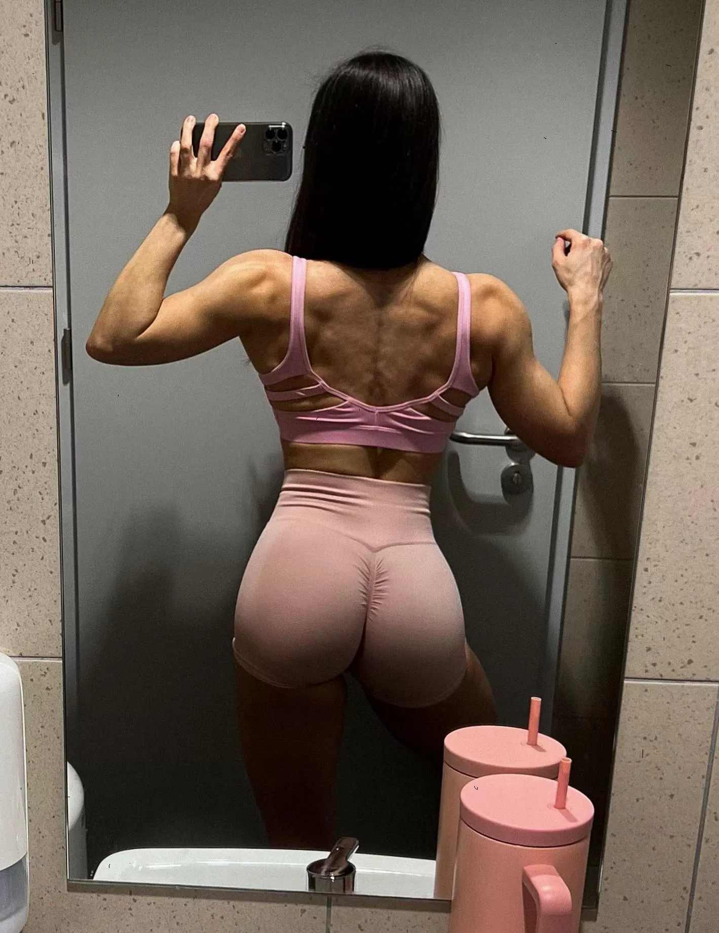 ripped back posted by linasphysique_