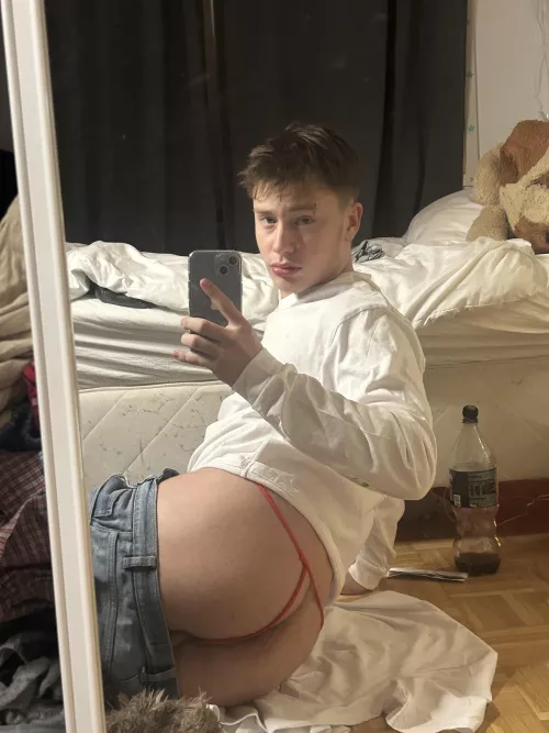 Run your fingers through my manhole by Favoriteteenboy