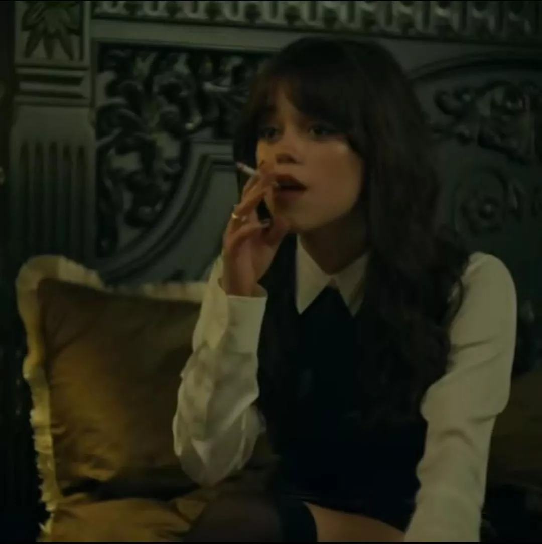 Smoking in bed posted by 4tyz